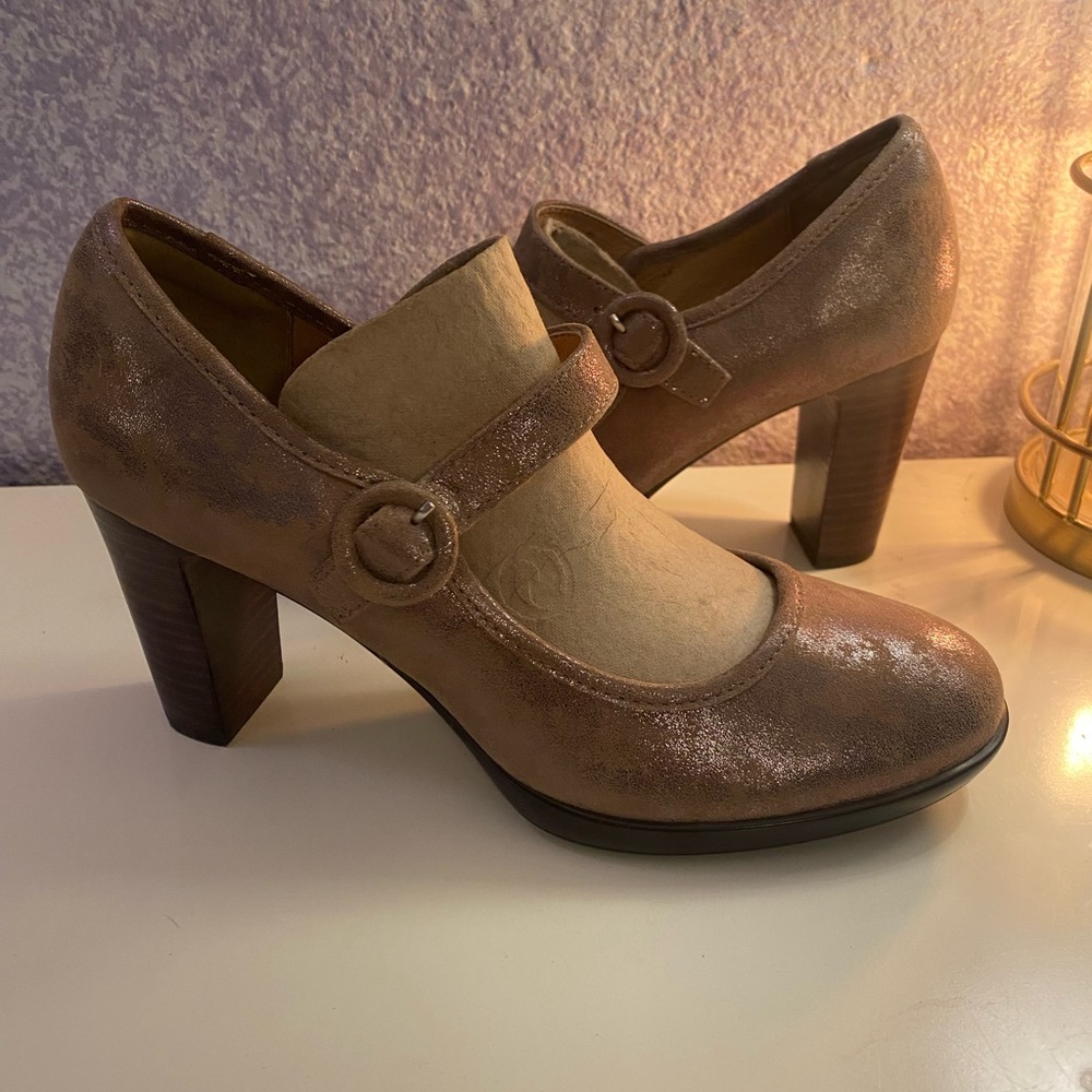 COPY - Sofft heels taupe stacked heels with strap size 9